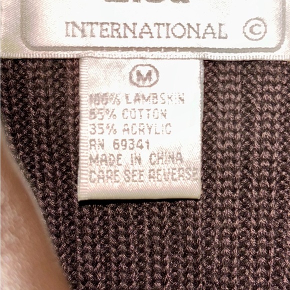 Women genuine, leather, and fur trim vest - Picture 3 of 5